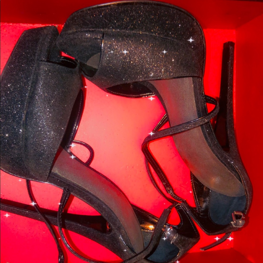 Heels.Black pair worn once and gold pair didn’t get to wear due to covid.